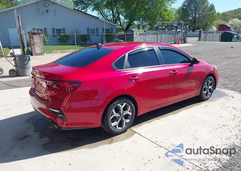 2021 Kia Forte Lxs z USA, uszkodzony, nr VIN 3KPF24AD8ME373412